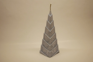 Svíčka pyramida šedá